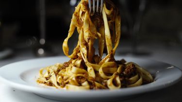 SERVIDO. Fettuccine al Ragú, el plato insignia de Fettuccine Mario &nbsp;