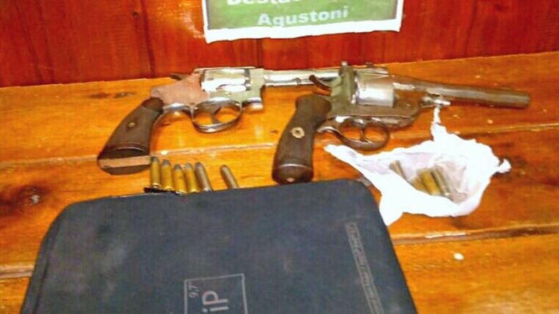ARMAS. Calibres 38 y 45..