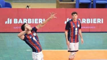 Lorenzo Nieto defiende los colores de San Lorenzo de Almagro en los playoffs.