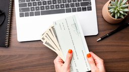 ALERTA. Los cheques rechazados tensionan la cadena de pagos de la economía. ALERTA. Los cheques rechazados tensionan la cadena de pagos de la economía.