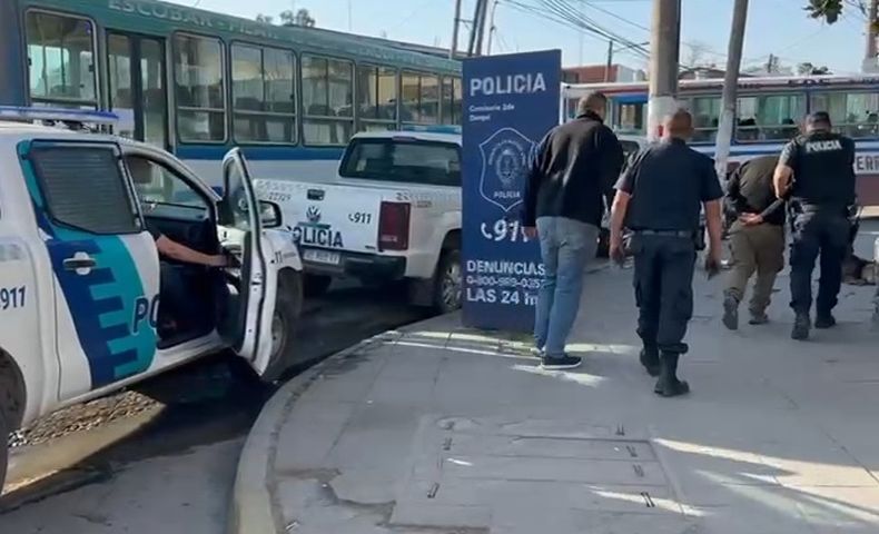 Los detenidos son trasladados a la comisaría 2º de Presidente Derqui.