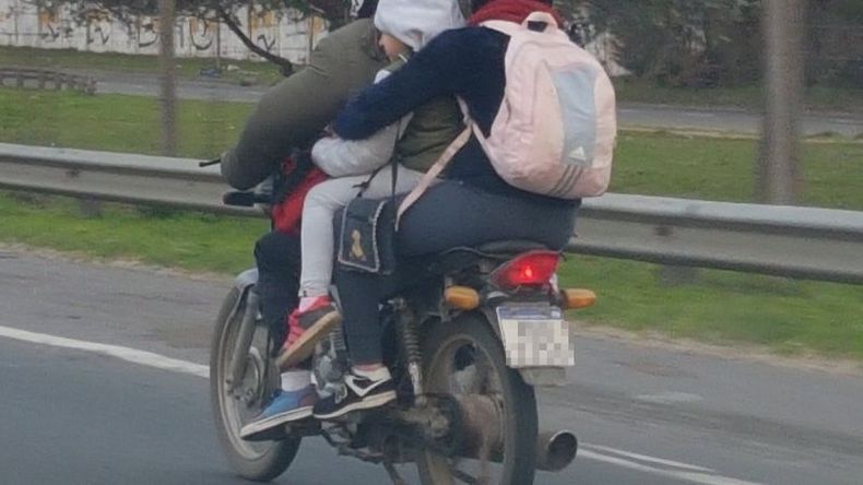 IMPRUDENTES. La foto circuló en las redes sociales..