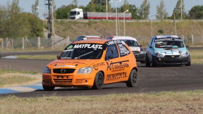 FIRMEZA. El Suzuki Fun de Ruggero en plena final de Gualeguaychú..