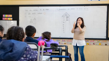 La Provincia busca que los docentes centralicen sus horas en un establecimiento, en lugar de trabajar en varias escuelas.