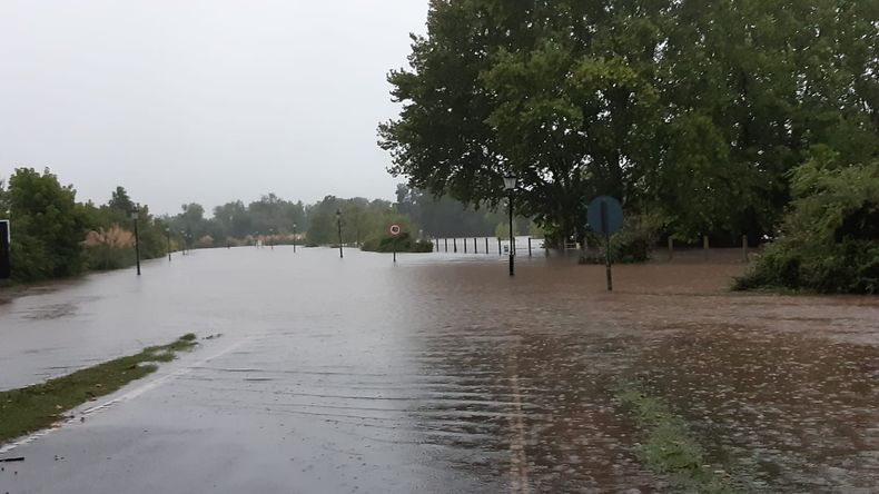 CORTADO POR ANEGAMIENTO. Así se encuentra el acceso de Estancias del Pilar.&nbsp;