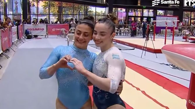 UN SOLO CORAZÓN. Julieta Lucas (dereecha) y María Estoco. Las argentinas dominaron las barras paralelas.