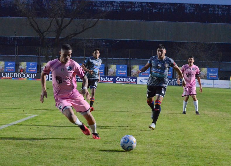 DEFENSA. Rodríguez Silva sería titular en la zaga central de Real Pilar.