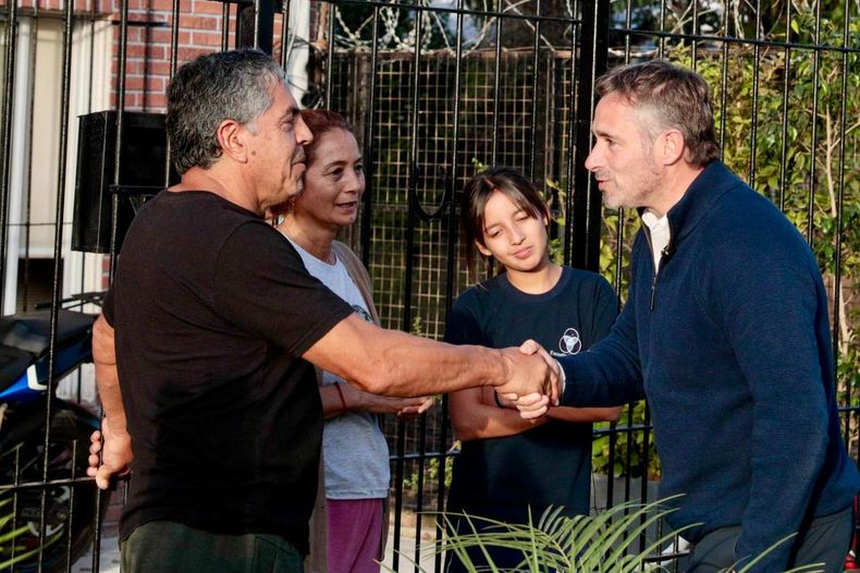 Federico Ach&aacute;val recorri&oacute; las obras de asfaltos en Villa Rosa.