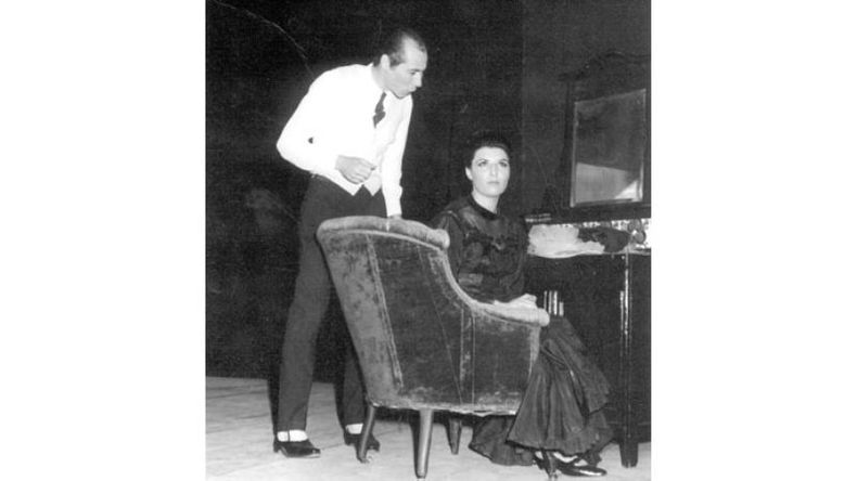 Villar e Irma Brochiero interpretando “Un guapo del 900” (1966), primera obra del grupo Teatro Municipal..