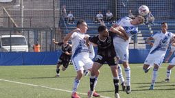 ALTURA. Arricau pelea para ganar de arriba entre dos rivales. (Foto: Nayla Álvarez). .
