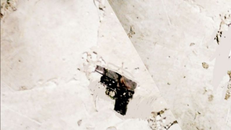 El arma fue arrojada a una zanja cuando llegaron los efectivos policiales. .