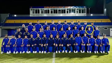 Camilo Rey Domenech junto a Ander Herrera en la foto oficial de Boca para el Mundial de Clubes.