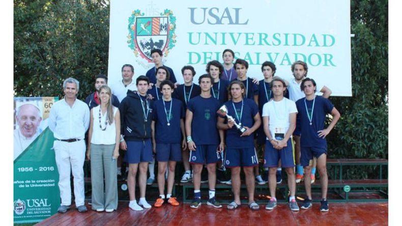PLATA. Reconocimiento para los chicos de Southern Cross por llegar a la final..