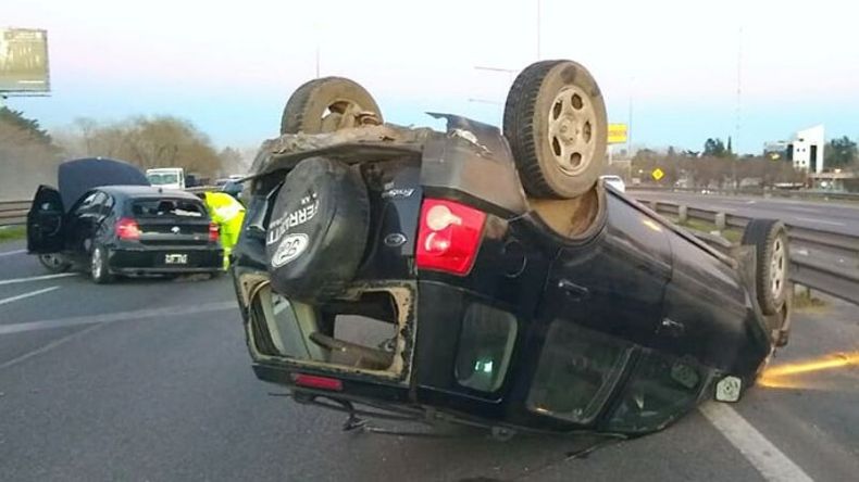 KILÓMETRO 46. Dos de los vehículos involucrado en el accidente..