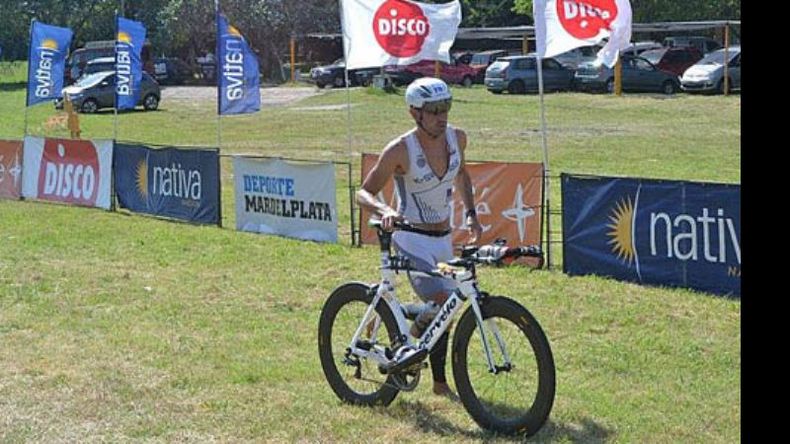 Chapa terminó 9º en la general y ganó su categoría, con tiempo de 2 horas 8 minutos 44 segundos..