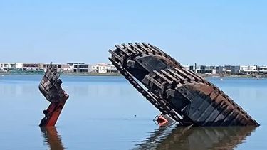 La máquina quedó sumergida y la víctima no pudo salir.