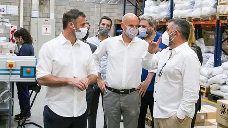 RECORRIDA. Achával y Merediz dialogaron con directivos y trabajadores..