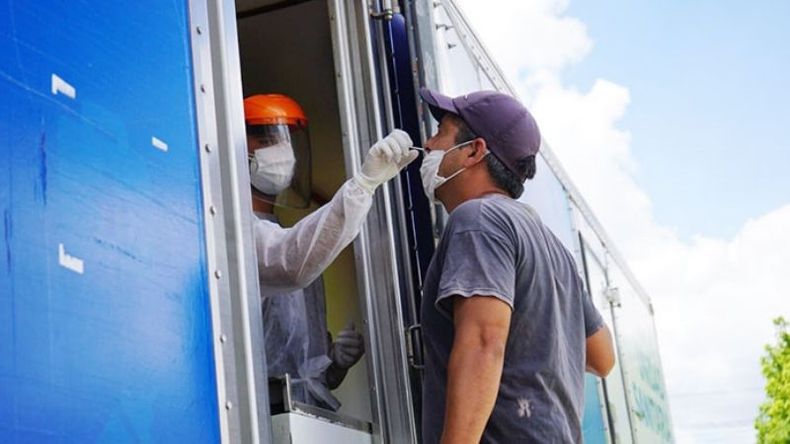 CASOS. El Municipio testea en los barrios con un camión sanitario..
