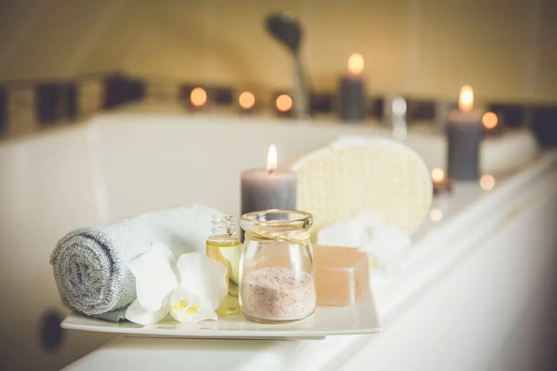 Baño de sal para quitar las malas energías. (sonhoastral.com)..webp