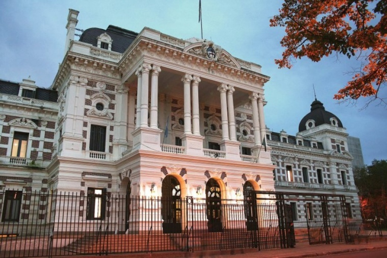 La Provincia transfirió $2,778 billones a los 135 distritos en los primeros seis meses de 2026, pero los recursos perdieron poder de compra.
