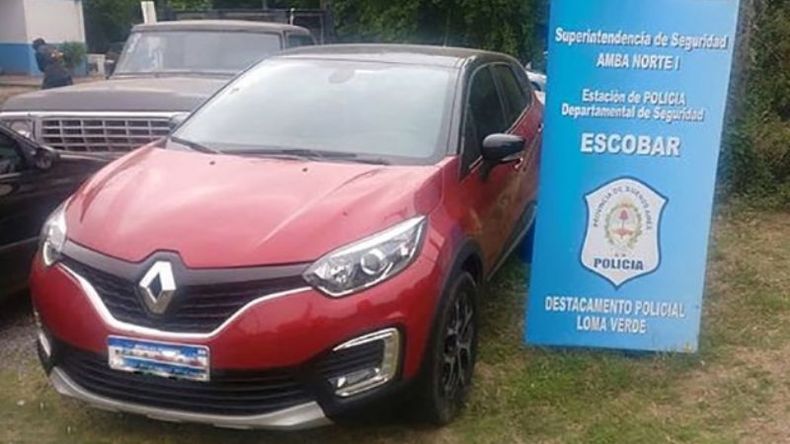 El auto en el que se movían los delincuentes había sido robado..