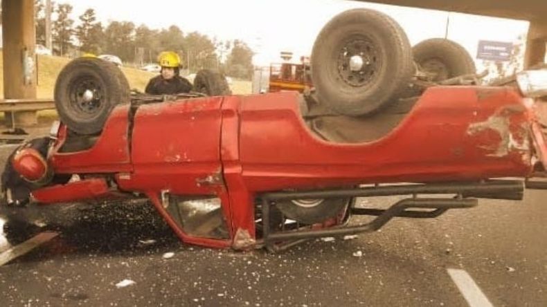 El vuelco dejó como saldo un hombre herido. .
