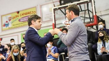 HIPERACTIVO. Laurent, con Kicillof, el lunes. El candidato redobló su presencia en los barrios..