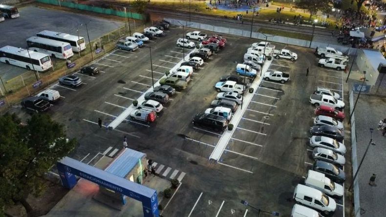 NUEVO ESPACIO. Derqui ya tiene su propia playa de estacionamiento gratuita para los vecinos..
