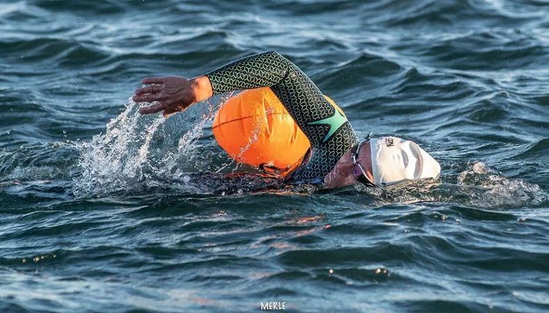 Lorena Fernndez nadando en el Estrecho de Magallanes Ya haba estado en el Canal de Beagle