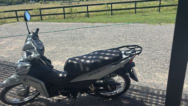 La moto robada es una Honda Wave de 110cc.