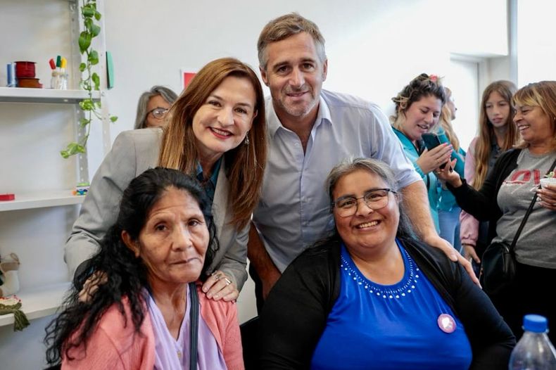 MUJERES. Achával y Estela Díaz recorrieron la casa y charlaron las participantes de los talleres.
