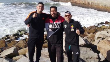 Yoel Peralta con su equipo en Mar del Plata..