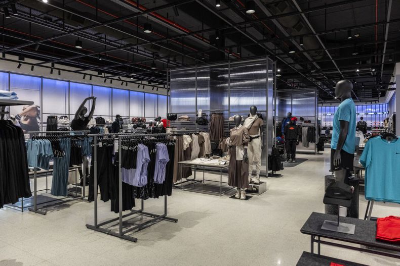 El nuevo local de Nike en Las Palmas del Pilar sigue el concepto Rise.