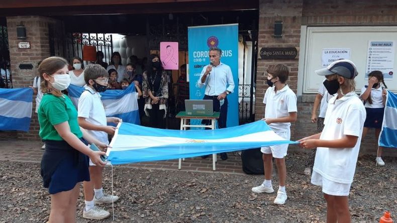 Gastón Bivort, director del Santa María, encabezó el acto en dicho colegio..