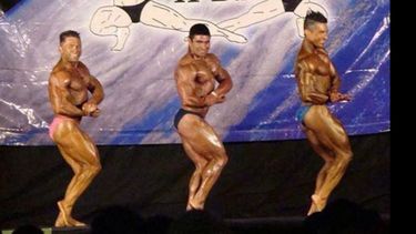SUEÑO. Leonardo Romano (centro) en plena competencia, tras lograr la clasificación..