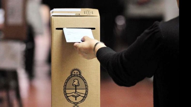 18.300 votos será el piso que deberá alcanzar un partido para estar representado en el HCD. 738 mesas se habilitarán en todo el distrito, 30% más que en 2013. Estarán en 75 escuelas. 31% del padrón votará en Del Viso, Alberti y Lagomarsino. El 27% en Derqui y el 23% en Pilar..