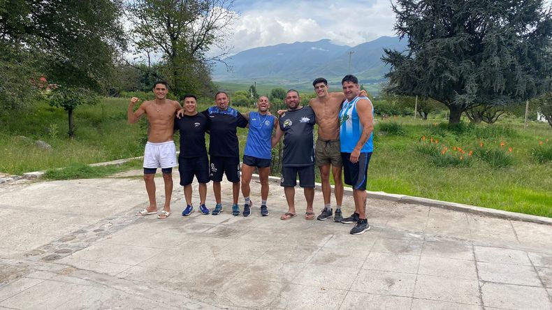 Yamil Peralta y su equipo de trabajo en Tucumán.
