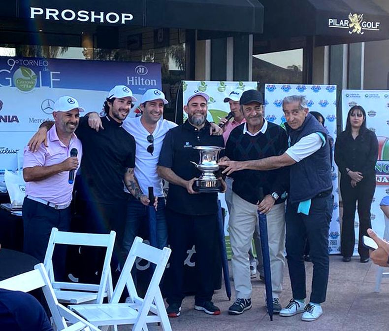 La Fundación Creciendo premió al equipo vencedor en Pilar Golf.