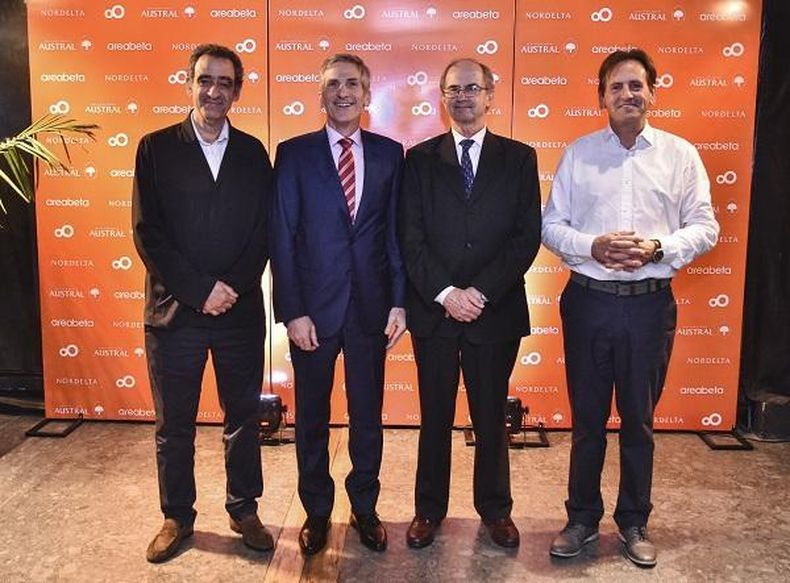 De izquierda a derecha: Diego Moresco, director Ejecutivo de Nordelta; Juli&aacute;n Rodr&iacute;guez, rector de la Universidad Austral; Jos&eacute; Chouhy, director de Nordelta SA, y Juan Segura, Co-Founder &Aacute;rea Beta.