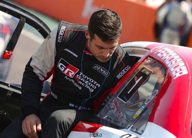 Azar y su Lexus listos para correr en La Rioja.