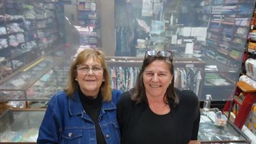 ELBA Y MARISA. Nietas de los fundadores, hoy continúan el legado de un comercio que lleva 75 años en Pilar.&nbsp;