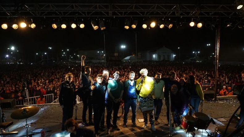 Los Tekis cerraron la Fiesta. (noticiasmercedinas.com)..jpg