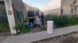 DETENIDOS. Fueron ubicados por la policía a pocos metros del local atacado, en Derqui.