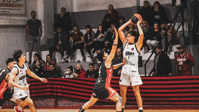 Presidente Derqui contó con una efectiva noche de Ignacio Floriani (18 pts) con 3-6 en triples.