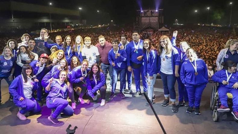 MEDALLISTAS. Parte de la delegación de Pilar fue agasajada en las Patronales..
