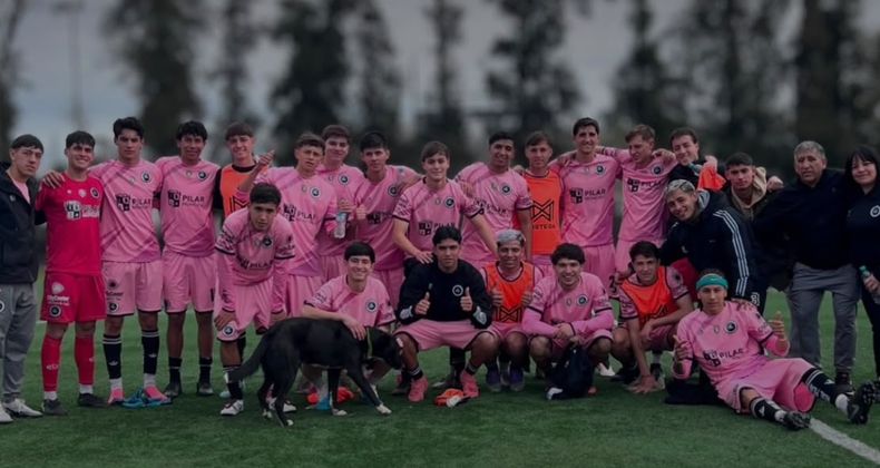 EQUIPO. El plantel de la Tercera del Monarca que el lunes ganó en Jáuregui.
