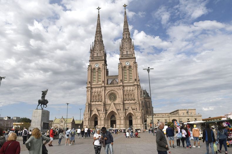 Hasta el próximo domingo habrá ceremonias religiosas y culturales en Luján.