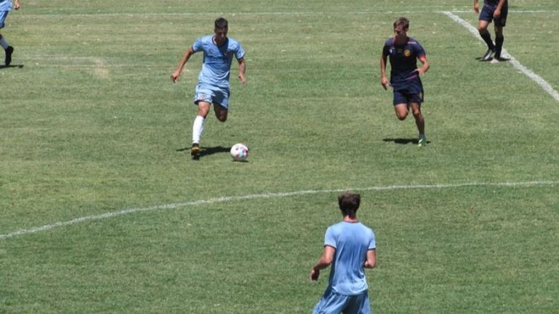 A JUGAR. Real Pilar tuvo un rendimiento aceptable en el amistoso del viernes..