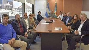 CRÉDITO. Autoridades de Cosefa firmaron el desembolso del préstamo..