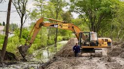 CANAL ALIVIADOR. Se extiende por un kilómetro y medio hasta desembocar en el Río Luján.